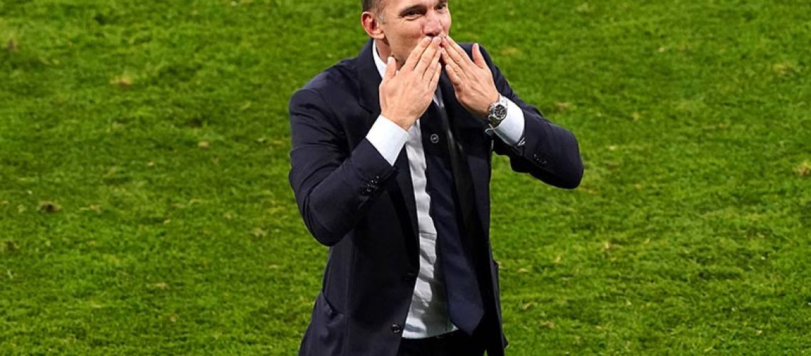 EURO 2021, Die Highlights Sweden v Ukraine - UEFA EURO, EM, Europameisterschaft,Fussball 2020 - Round of 16 - Hampden Park Ukraine manager Andriy Shevchenko applauds the fans after the final whistle in extra time during the UEFA Euro 2020 round of 16 match at Hampden Park, Glasgow. Picture date: Tuesday June 29, 2021. Use subject to restrictions. Editorial use only, no commercial use without prior consent from rights holder. PUBLICATIONxINxGERxSUIxAUTxONLY Copyright: xAndrewxMilliganx 60653688