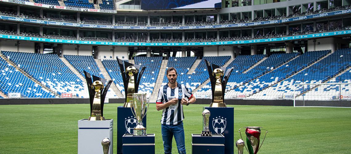 El central argentino cumplió su etapa con Monterrey; se va de la institución con nueve títulos ganados.