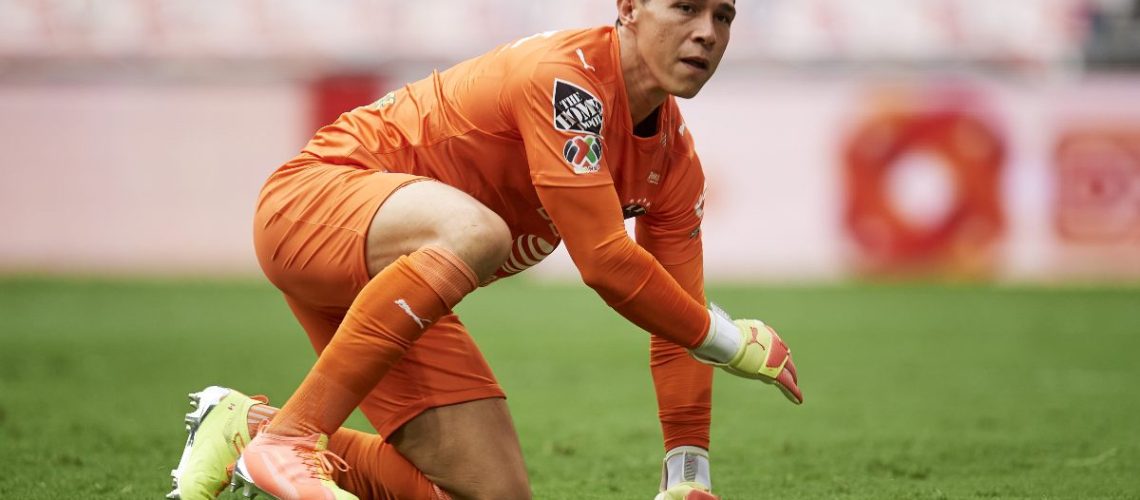 Hugo-Gonzalez-Rayados-Separado