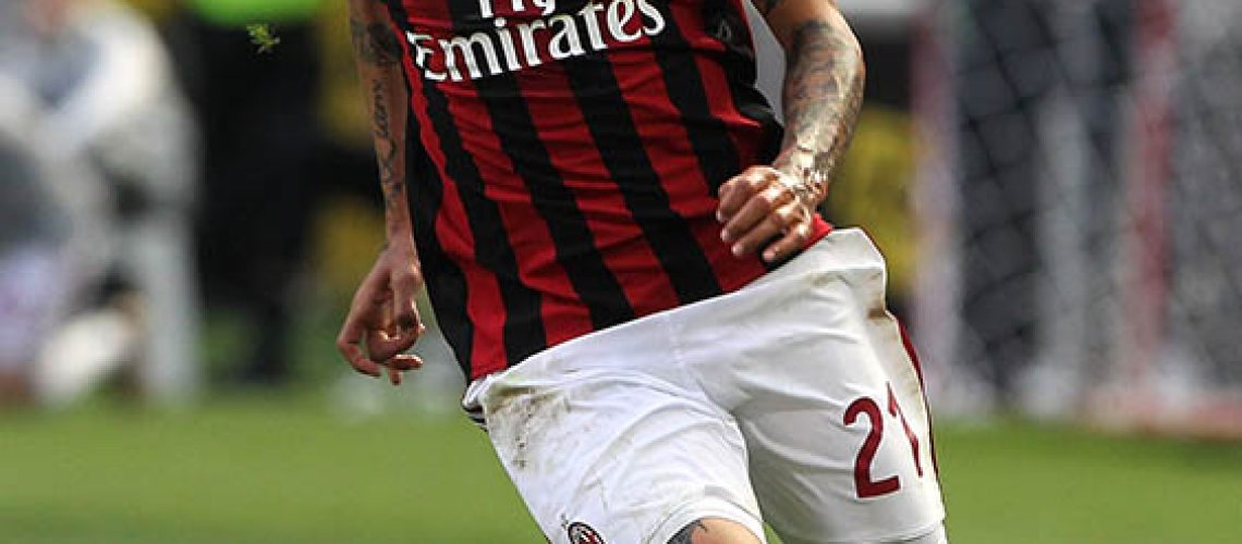 MILAN, ITALY - MAY 21:  Leonel Vangioni of AC Milan in action during the Serie A match between AC Milan and Bologna FC at Stadio Giuseppe Meazza on May 21, 2017 in Milan, Italy.  (Photo by Marco Luzzani/Getty Images)
