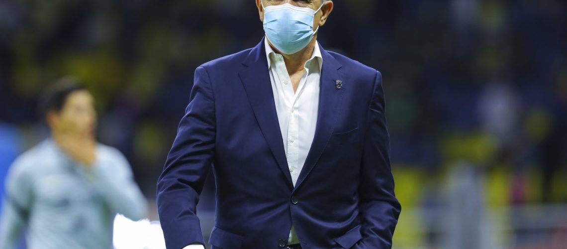 MEXICO CITY, MEXICO - NOVEMBER 06: Javier Aguirre head coach of Monterrey looks on during the 17th round match between America and Monterrey as part of the Torneo Grita Mexico A21 Liga MX at Azteca Stadium on November 6, 2021 in Mexico City, Mexico. (Photo by Agustin Cuevas/Getty Images)