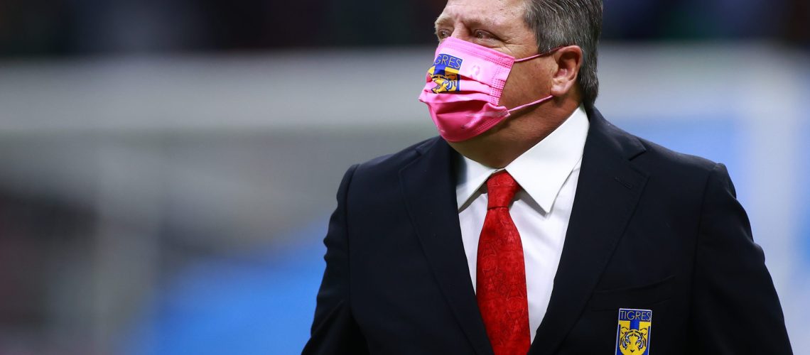 MEXICO CITY, MEXICO - OCTOBER 23: Miguel Herrera, head coach of Tigres looks on prior the 15th round match between America and Tigres UANL as part of the Torneo Grita Mexico A21 Liga MX at Azteca Stadium on October 23, 2021 in Mexico City, Mexico. (Photo by Hector Vivas/Getty Images)